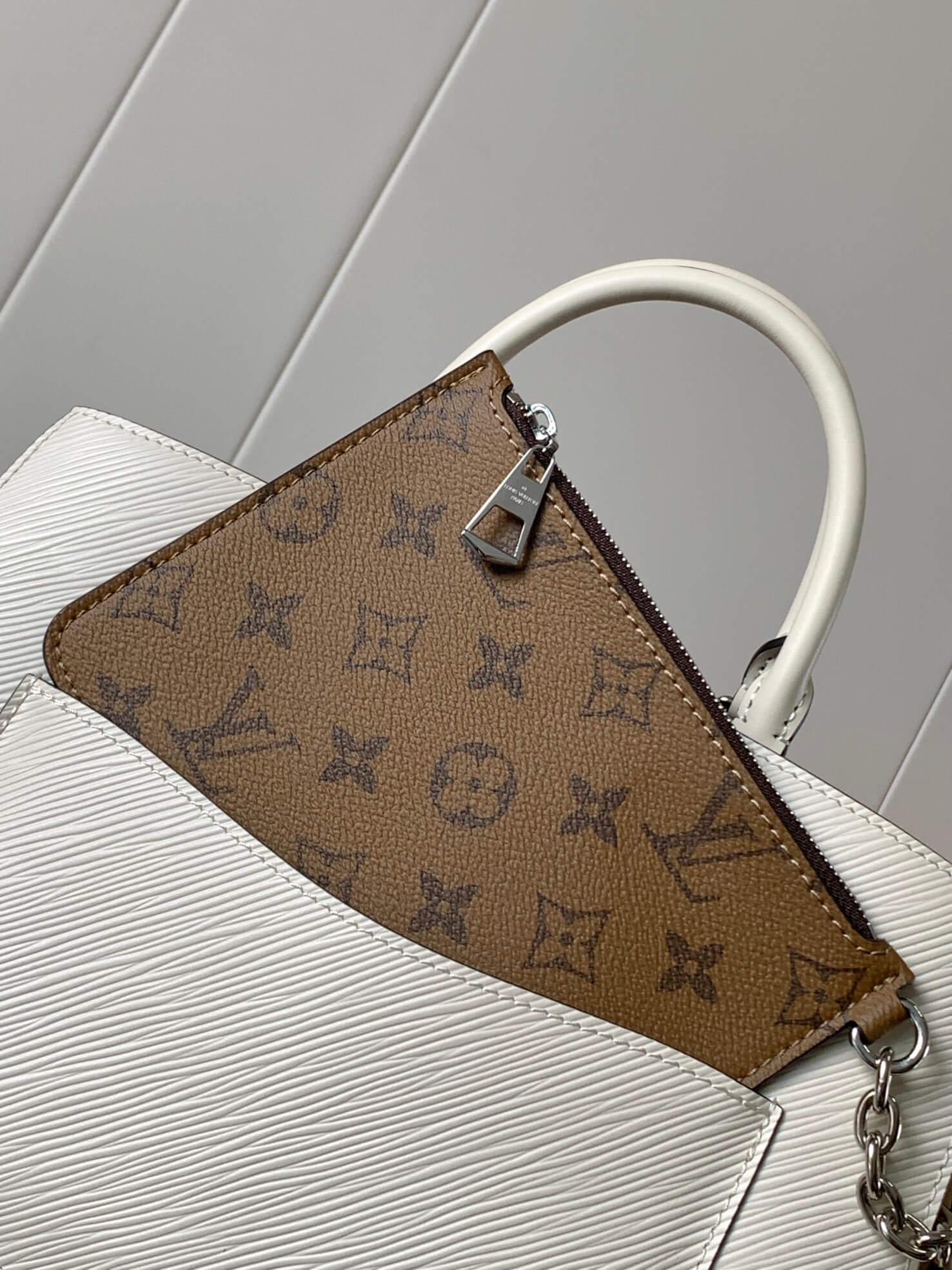 Code:LVBY0243